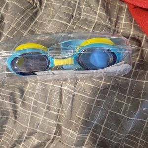 NWT kids googles